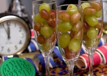 საახალწლო რიტუალი: როგორ ჭამოთ სწორად ყურძნის 12 მარცვალი ახალ წელს და რას მოგიტანთ ეს ტრადიცია