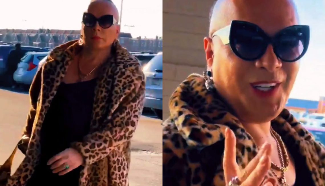 🎥 ბეწვის შუბა, მაღალ ქუსლიანი ფეხსაცმელი და ფერადი ჩანთა – გია სურამელაშვილის იმიჯმა საქართველო ისევ აალაპარაკა