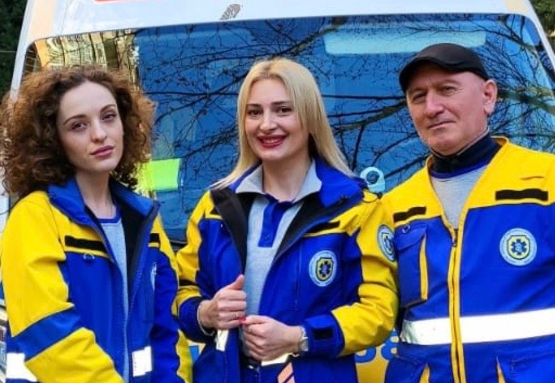 თბილისის სასწრაფო დახმარების ექიმებმა მშობიარობა სასწრაფო დახმარების მანქანაში მიიღეს
