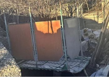 “საზ. ტრანსპორტის გაჩერების რკინის კონსტრუქცია მოგლიჯა და კაცს დაეცა” – ახალი დეტალები კახეთში გარდაცვლილ მამაკაცზე