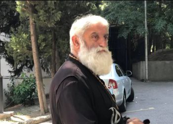 დეკანოზ სპირიდონ ცქიფურიშვილს მღვდელთმსახურების უფლება ჩამოართვეს