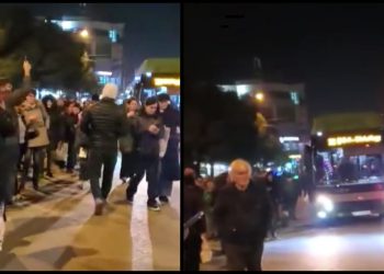 “მეტრო სარაჯიშვილთან ავტობუსის მომლოდინე მოსახლეობამ გზა გადაკეტა” – რა კადრები ვრცელდება სოც. ქსელში