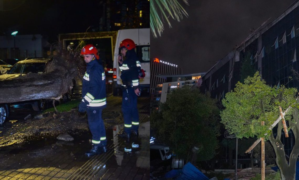 ბათუმში ქარმა სახლებს სახურავები გადახადა და ხეები მოგლიჯა – ნახეთ, რა ვითარებაა ადგილზე