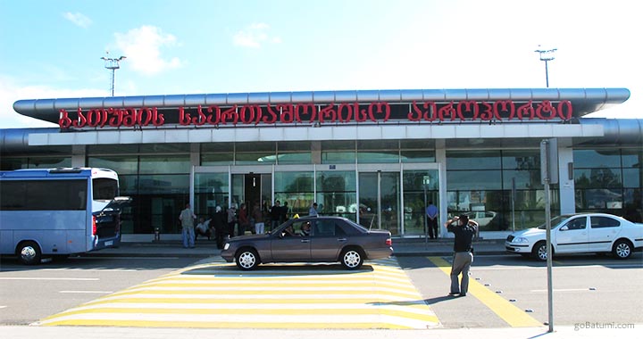 ბათუმის აეროპორტში გამნაღმველები მუშაობდნენ – რა ხდება ადგილზე?