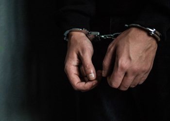 დააკავეს მამაკაცი, რომელმაც თავისი ქალიშვილის 22 წლის „ბოიფრენდი“ გააუპატიურა