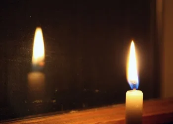 რომელ ფანჯარაში სჯობს შობის სანთლის ანთება და რატომ ვაკეთებთ ამას