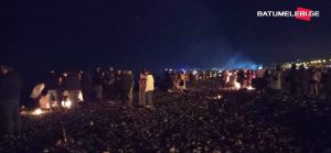 ბათუმში ნათლისღების დღესასწაული მართლმადიდებელი ქრისტიანების ნაწილმა ტრადიციულად, ზღვაში შესვლით აღნიშნა – იხილეთ ფოტოები ადგილიდან
