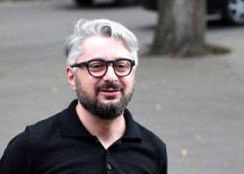 “ნეტა, რა აძვირებს ასე? იმერულ ხაჭაპურში ყველის მთის წვერზე ატანაო და აქ რა ააქვთ?” – რას წერს ნიკა გვარამია