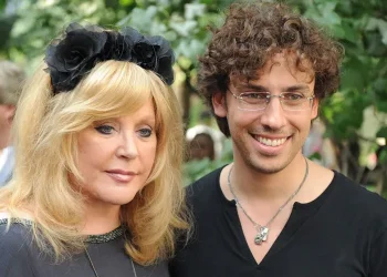 როგორ გამოიყურება 74 წლის ალა პუგაჩოვა დღეს – მაქსიმ გალკინი მოულოდნელ ფოტოს აქვეყნებს