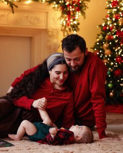 📷"ასხივებთ სიყვარულს და ბედნიერებას" - ნუცა ცისკარიშვილი საახალწლო ფოტოსესიიდან ახალ კადრებს აქვეყნებს