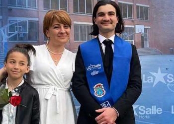 “ორმაგად დავისტრესე”- ზურა ქათამაძე, რომელიც 14 წლის ასაკში წავიდა ემიგრაციაში, მის გამოცდილებას გვიზიარებს