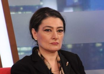 „რამე რო იყოს და წმ მატრონას რომ შეხვედროდა ლენინი, ლენინის ხატსაც დავასვენებდით სამებაში?“ – რას წერს თაკო ჩარკვიანი