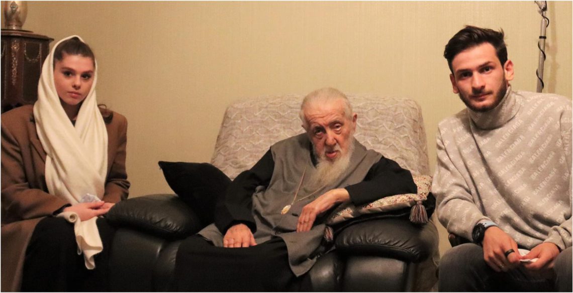 ნახეთ, როგორ ულოცავენ კვარა და ნიცა პატრიარქს დაბადების დღეს