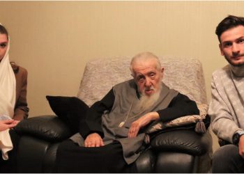 ნახეთ, როგორ ულოცავენ კვარა და ნიცა პატრიარქს დაბადების დღეს