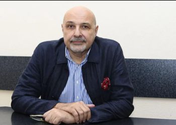 “არც მწვადი დაწვეს და არც შამფური” – რას წერს მამუკა გამყრელიძე საპატრიარქოზე