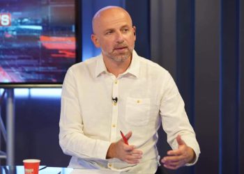 “ანუ ახლა მე ოლიგარქზე სცენარი რომ დავწერო და გადავიღო, “იმედზე” გამაშვენინებენ?” – რას წერს მერაბ მეტრეველი