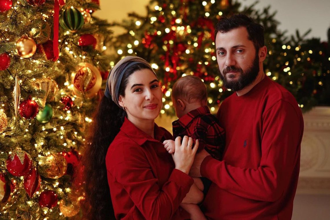 📷”ასხივებთ სიყვარულს და ბედნიერებას” – ნუცა ცისკარიშვილი საახალწლო ფოტოსესიიდან ახალ კადრებს აქვეყნებს