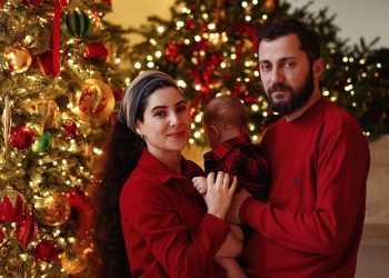 📷”ასხივებთ სიყვარულს და ბედნიერებას” – ნუცა ცისკარიშვილი საახალწლო ფოტოსესიიდან ახალ კადრებს აქვეყნებს