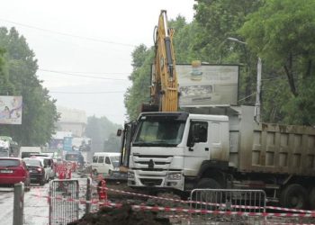 „ჩვენგან დამოუკიდებელი მიზეზებიდან გამომდინარე, ობიექტზე შესული იყო წყლის, ასევე გაზის კომპანიები, სანამ ეს კომპანიები არ დაასრულებდნენ თავის სამუშაოებს, ჩვენ ფიზიკურად ვერ შევძლებდით ასფალტის დაგებას” – წერეთლის რეაბილიტაციაზე მომუშავე კომპანია