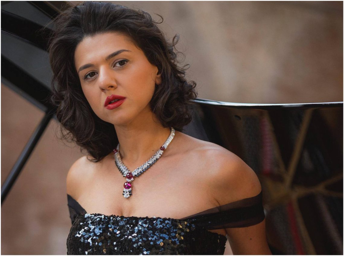 “1990-იან წლებში ჩემს ოჯახს არ ჰქონდა ფული, ზოგჯერ შინ ძალიან ცოტა საჭმელი იყო…” – რას ჰყვება და რა ქონებას ფლობს ხატია ბუნიათიშვილი?