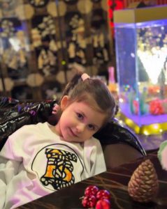 📷"ბავშვი საოცრება, ნიჭიერი შთამომავალი" - ნახეთ ელის მარია სააკაშვილის უახლესი კადრები