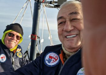 ტრაგედიით დასრულებული “რეკორდული ფრენა” – საჰაერო ბურთის ჩამოვარდნას “სქაი თრეველის” დამფუძნებელი ემსხვერპლა: კადრები, რომელიც უბედურ შემთხვევამდე ცოტა ხნით ადრე გადაიღეს