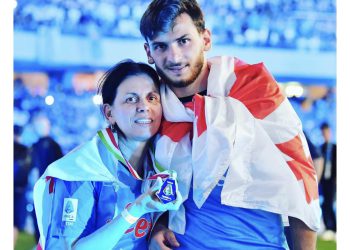 “გფარავდეს უფალი შენს ულამაზეს ნიცასთან ერთად”– როგორ ულოცს ხვიჩა კვარაცხელიას დედა დაბადების დღეს