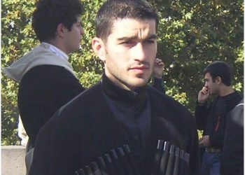 შალვა პაპუაშვილი 21 წლის ასაკში… – საყოველთაო “ჩელენჯს” პარლამენტის თავმჯდომარეც უერთდება