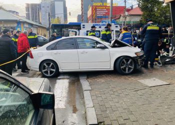 ბათუმში მანქანა ქვეითად მოსიარულეებს შეეჯახა