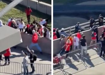 🎥შოკისმომგვრელი კადრები – “სუპერ ბოულზე” ერთ-ერთი შეიარაღებული თავდამსხმელის დაკავება აღლუმზე მყოფებმა შიშველი ხელებით შეძლეს