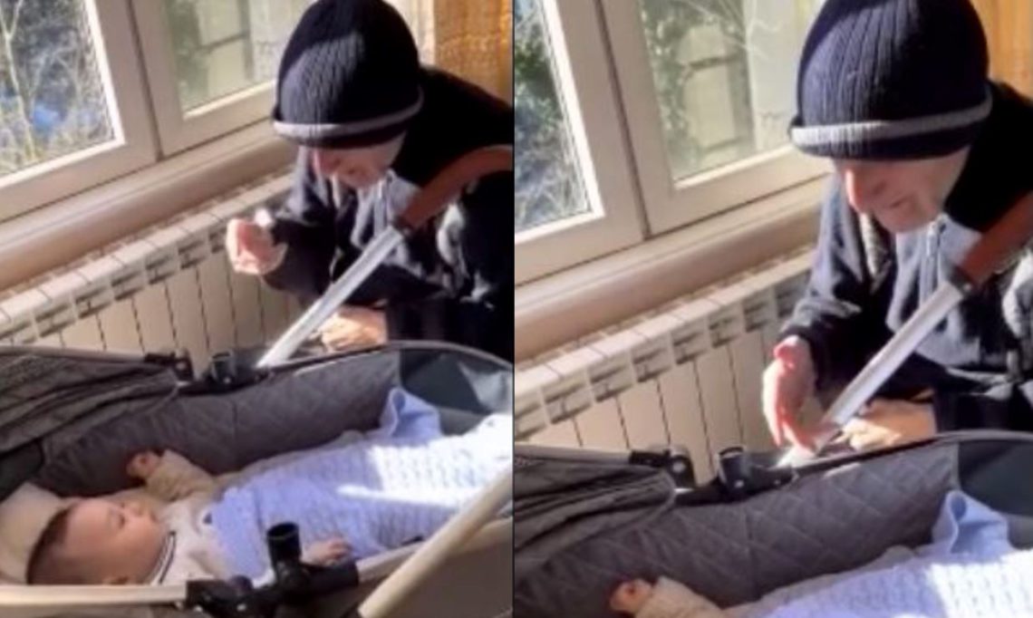 VIDEO: როგორ უმღერის 102 წლის ბაბუა პატარას – ვიდეოს რეკორდული ნახვა აქვს