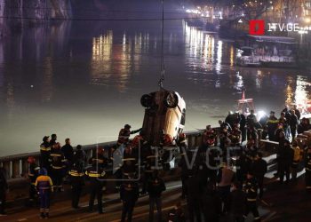 მაშველებმა მტკვარში გადავარდნილი მანქანა ამოიყვანეს