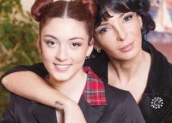 „ოპრას ფიგურასთან ფოტო გადაიღო და გამომიგზავნა.. იქ ხალხს უთხრა დედაჩემიც ოპრაოო“ – მაია ასათიანის შვილის გარდაცვალებიდან 7 წელი გავიდა