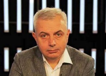 “ჰგონია ჯვარს თუ ჩამოიკიდებს გამოსაჩენ ადგილას, ვინმეს მის ქრისტიანობაში დაარწმუნებს”– ვისზე საუბრობს ზაალ ანჯაფარიძე