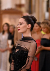 ფოტოები: “ძალიან გვანან დები” – როგორ გამოიყურება ლიზა ჩიჩუას ულამაზესი და