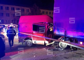 მარნეულში მიკროავტობუსი სატვირთო მანქანას შეეჯახა – არიან დაშავებულები