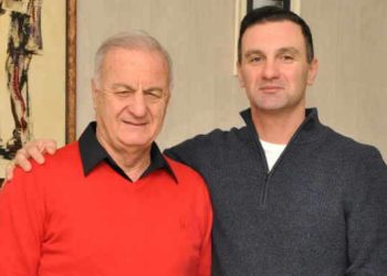 🎥„მამაჩემი ვინ არის, სამწუხაროდ, ბევრმა არ იცის… დედაჩემს ღამეებს უთენებდა და ერთი სიტყვაც არ უთქვამს. ყველა კაპიკი დახარჯა, რომ სამკურნალოდ წაეყვანა…“ –  ბექა სიხარულიძე ოჯახზე