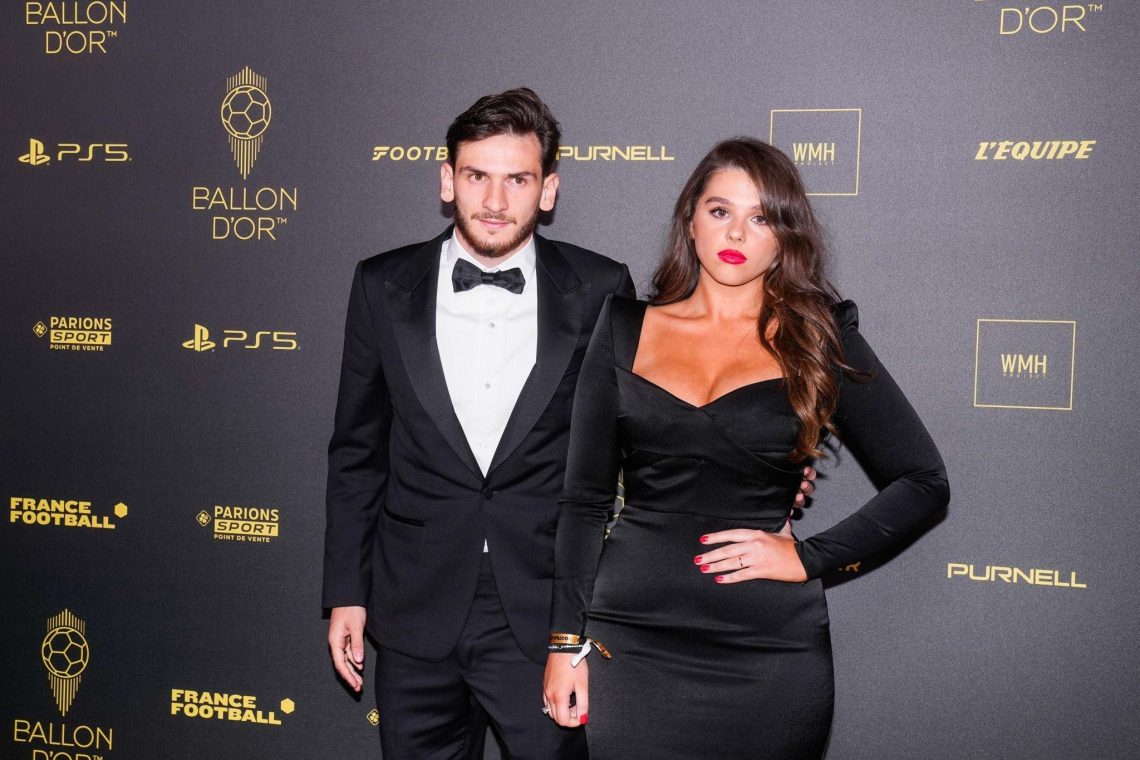 📷 ხვიჩა კვარაცხელია ნიცა თავაძეს ვალენტინობას ულოცავს – ნახეთ რა ფოტოს აქვეყნებს ფეხბურთელი