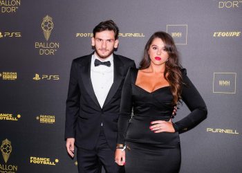 📷 ხვიჩა კვარაცხელია ნიცა თავაძეს ვალენტინობას ულოცავს – ნახეთ რა ფოტოს აქვეყნებს ფეხბურთელი