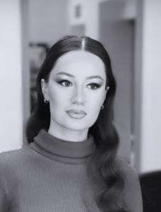 ფოტოები: “ძალიან გვანან დები” – როგორ გამოიყურება ლიზა ჩიჩუას ულამაზესი და