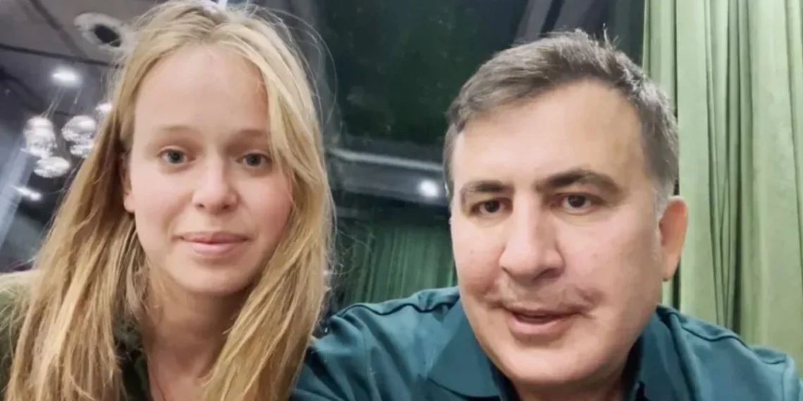 “ლიზა, ქალიშვილთან ერთად, სარგებლობს მამულით, რომელიც გიული ალასანიას ეკუთვნის… ბავშვი მიხეილის ახლობლებს არ უნახავთ” – რას წერს უკრაინული მედია იასკო-სააკაშვილის შვილსა და დეპუტატის ქონებაზე