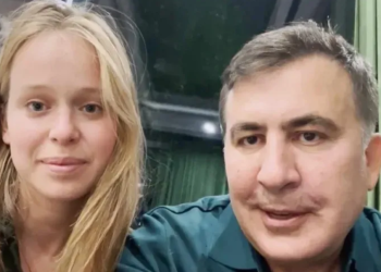 “ლიზა, ქალიშვილთან ერთად, სარგებლობს მამულით, რომელიც გიული ალასანიას ეკუთვნის… ბავშვი მიხეილის ახლობლებს არ უნახავთ” – რას წერს უკრაინული მედია იასკო-სააკაშვილის შვილსა და დეპუტატის ქონებაზე