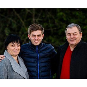 „გოგონები უფრო აქტიურობდნენ, აქ რომ იყო, ეზოში მოდიოდნენ და ყვიროდნენ: "ჩაკვე, ჩამოდი! ჩაკვე, ჩამოდი!” - წარმატებული ქართველი ფეხბურთელი, გიორგი ჩაკვეტაძე, რომელსაც მწვრთნელმა პირველსავე დღეს მესი უწოდა