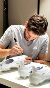 ნიცა თავაძე კვარას ახალ ფოტოებს აქვეყნებს – ეს ყველამ უნდა ნახოთ