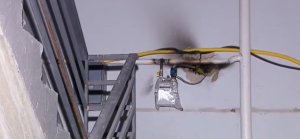 გაბრიელ სალოსზე რამდენიმე თვეა, დაუდგენელი პირები კორპუსებში ხანძარს აჩენენ, მოსახლეობა დახმარებას ითხოვს - “აწიოკებულები ვართ, დღეში ორჯერაც ხდებოდა ხანძარი...“