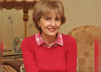 „ბანკის ვალს რომ იღებთ, აიფონს ყიდულობთ და ამასთან ტელეფონზე დარეკვისა და სელფის გადაღების მეტი არაფერი იცით, ამ ფენომენს რა ჰქვია“ – თეა გვასალია