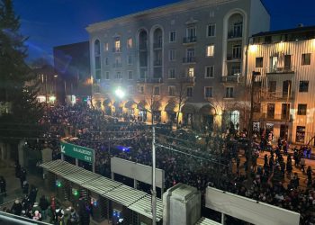 🎥”ერთი ბილეთით მინიმუმ სამი კაცი შემოდის”- რა ხდება ამ წუთებში დინამო არენაზე?