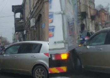 🎥დისტრიბუტორს გადმოჰქონდა პროდუქტები და დაეჯახა – ავარიის კადრები ჩუურეთიდან