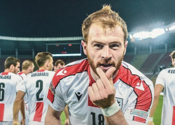 🎥 ასე მეფესავით დახვდნენ ისტორიული გამარჯვების შემდეგ, “კარლსრუეში” დაბრუნებულ ბუდუ ზივზივაძეს