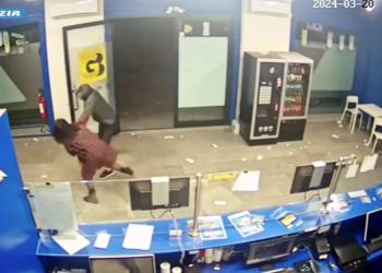 იტალიაში ქართველი მამაკაცი ფსონების ცენტრში დანით შეიჭრა და 6 000 ევრო წაიღო –